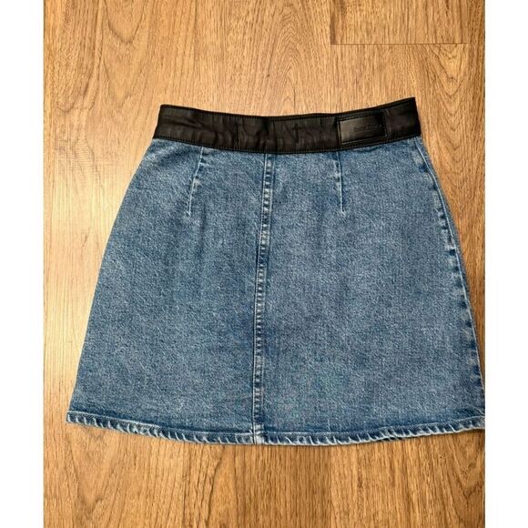 Social Tourist Hollister Denim Button Down Skirt Size 26 - Picture 2 of 3